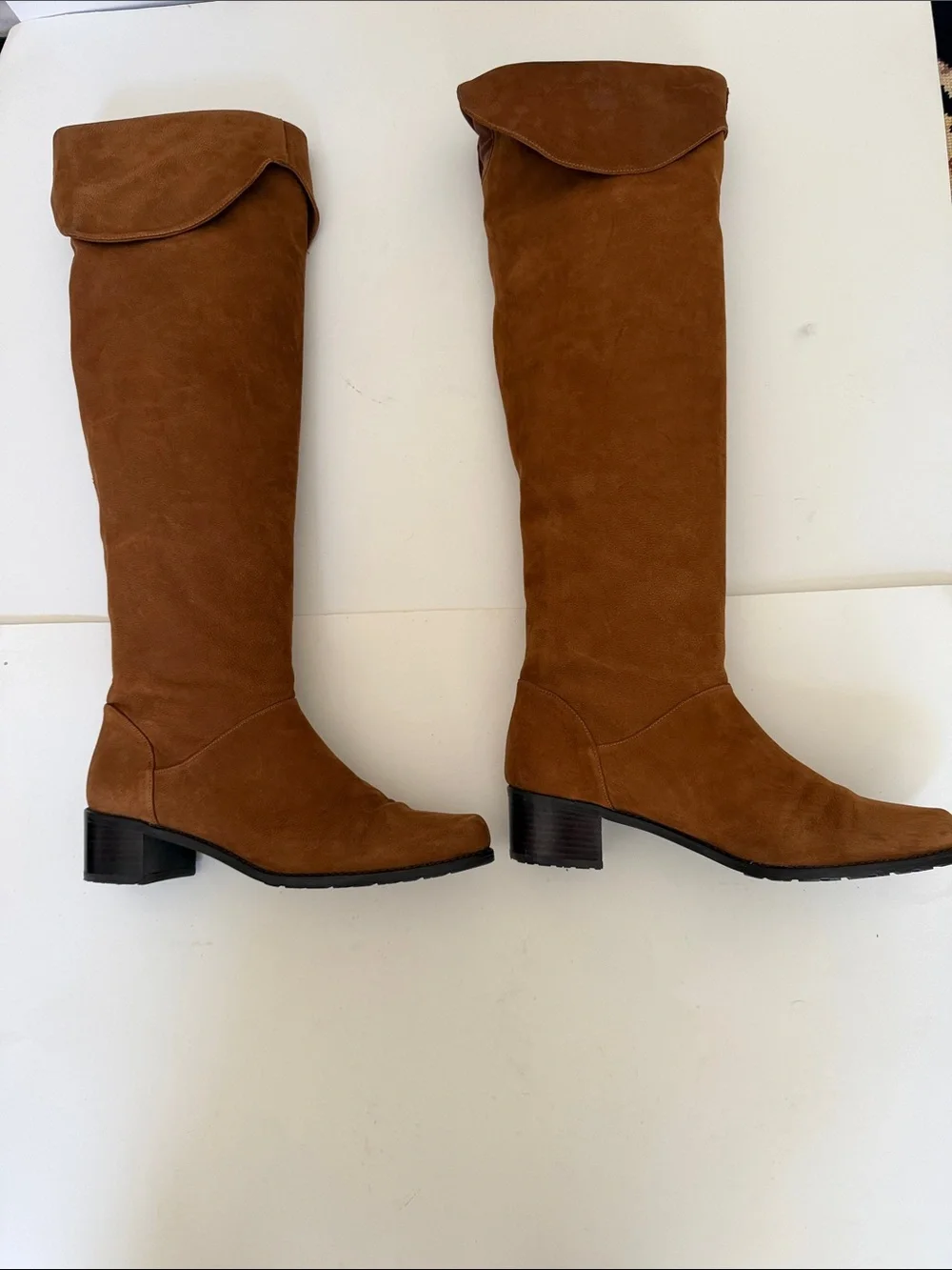 Stuart Weitzman light signs